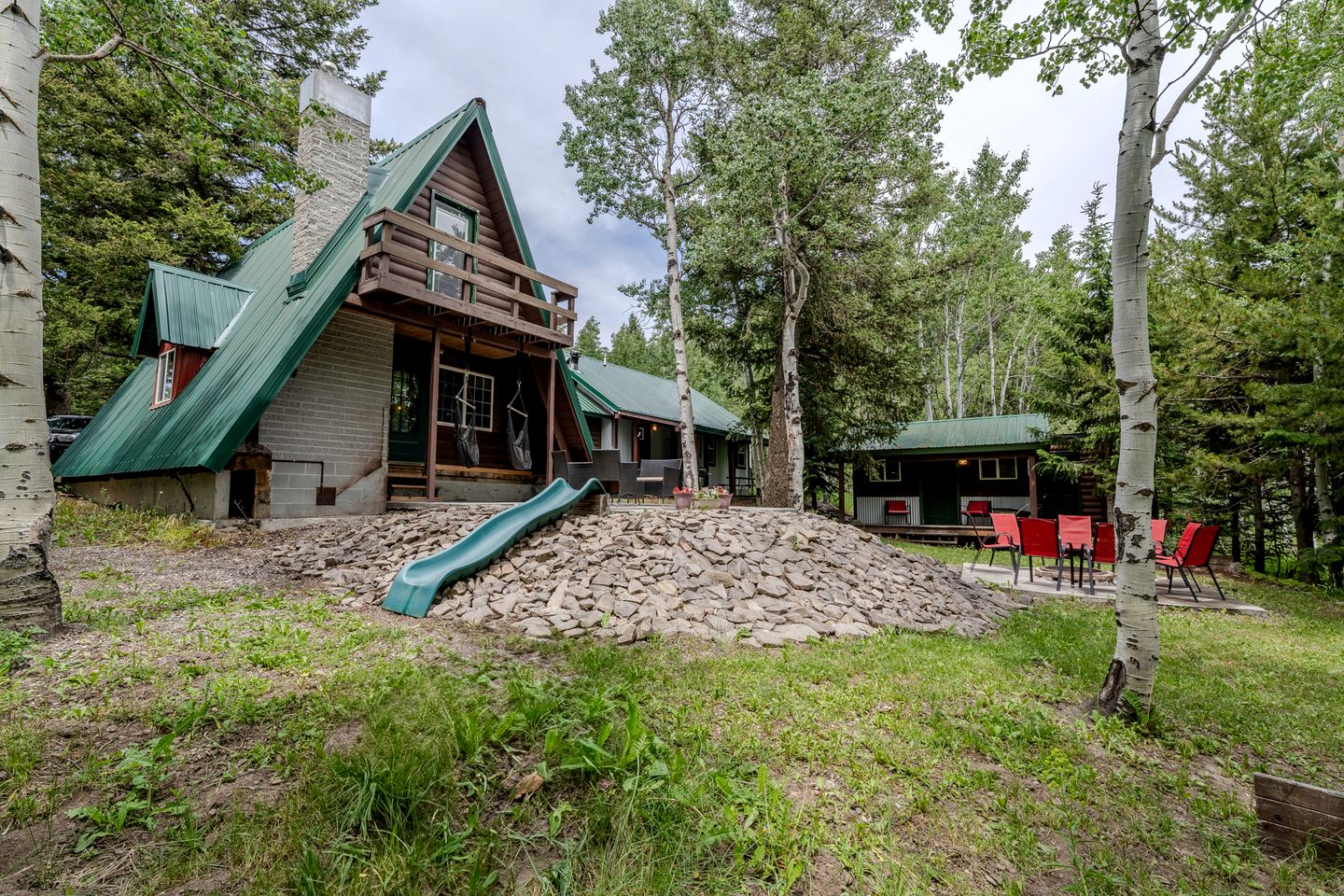Charming Wooded Cabin with Fire Pit & Bunkhouse Near Yellowstone, Island Park, ID