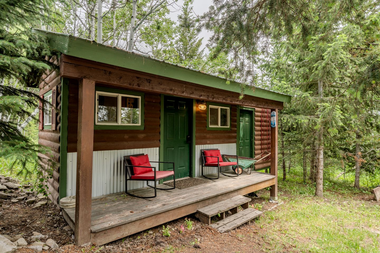Charming Wooded Cabin with Fire Pit & Bunkhouse Near Yellowstone, Island Park, ID