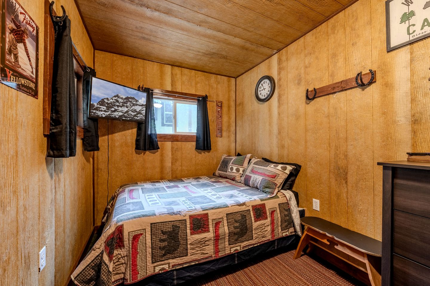 Charming Wooded Cabin with Fire Pit & Bunkhouse Near Yellowstone, Island Park, ID