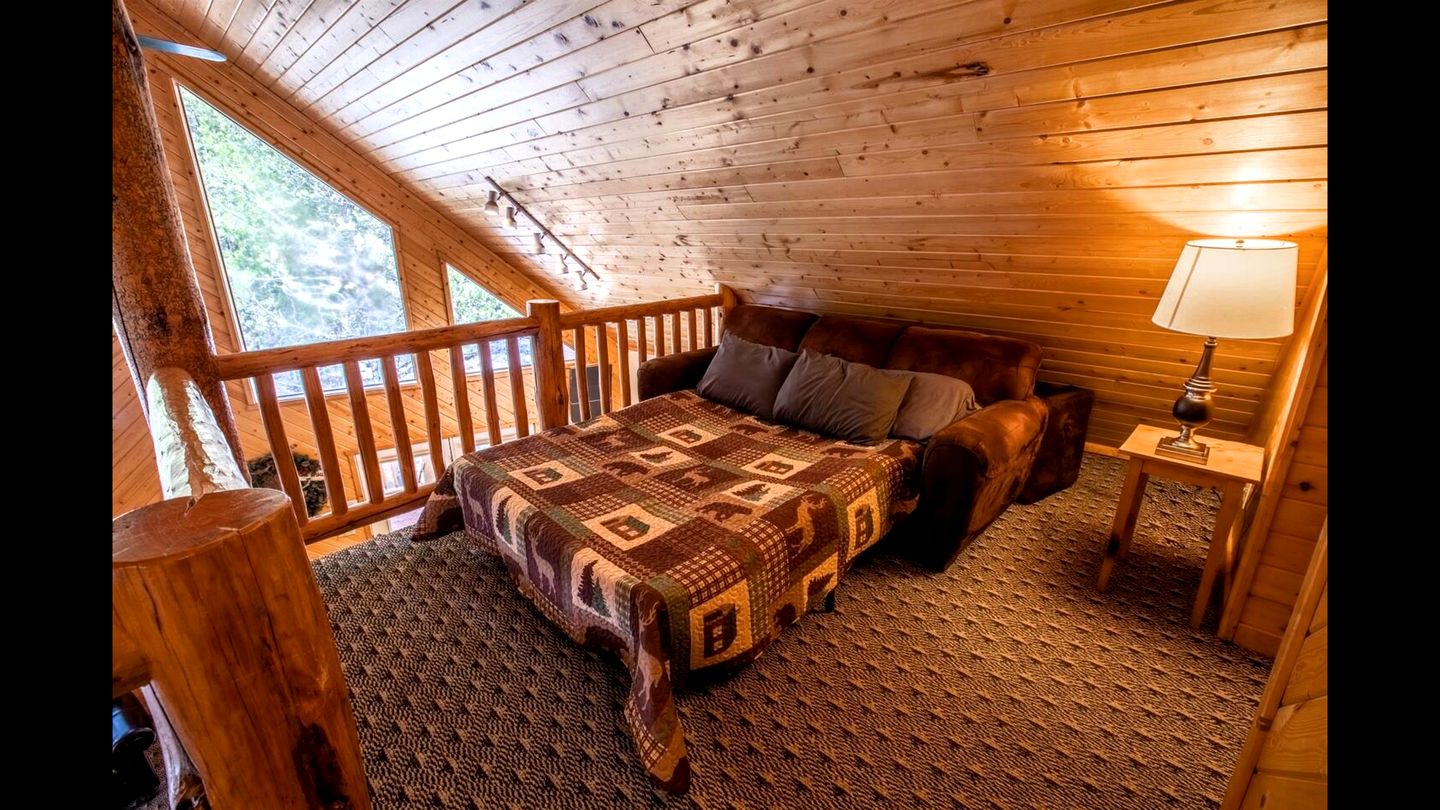 Cozy Island Park Cabin with Hot Tub & Lake Access near Rentals in Island Park, Idaho