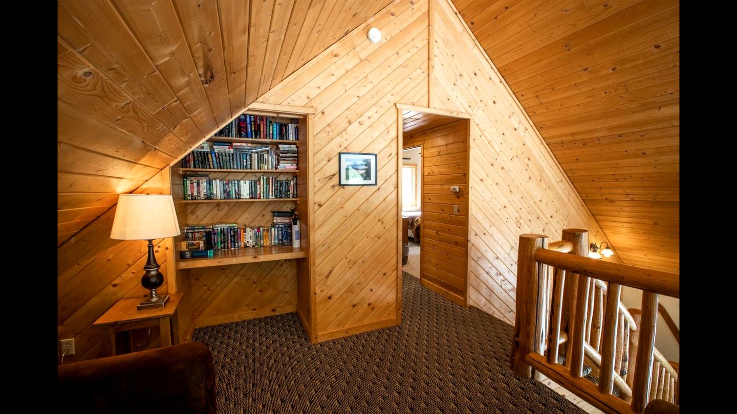 Cozy Island Park Cabin with Hot Tub & Lake Access near Rentals in Island Park, Idaho