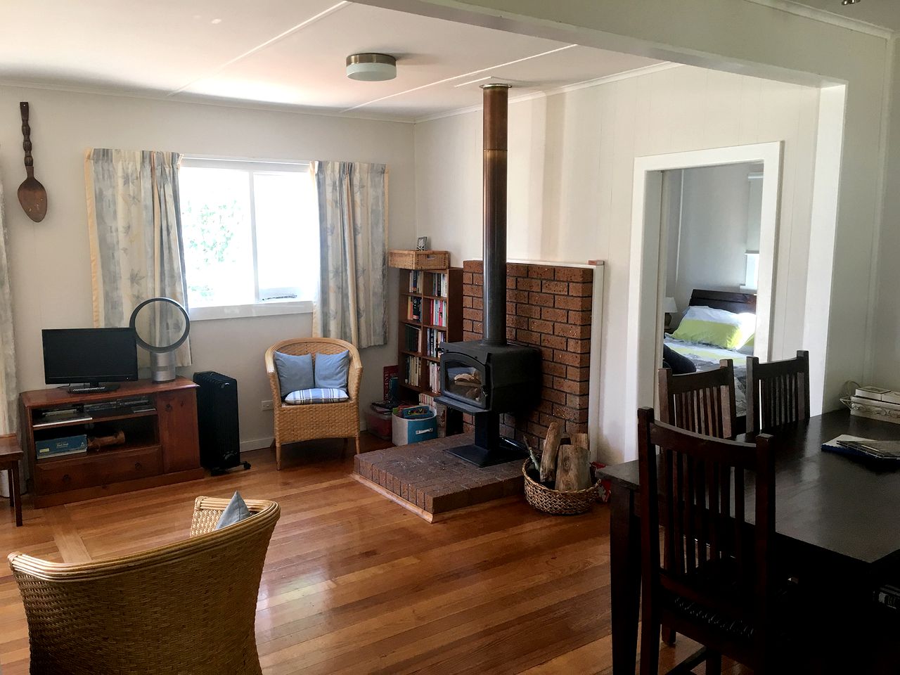 Cozy Beachfront Cottage Rental with Wrap-Around Deck on North Bruny Island, Tasmania