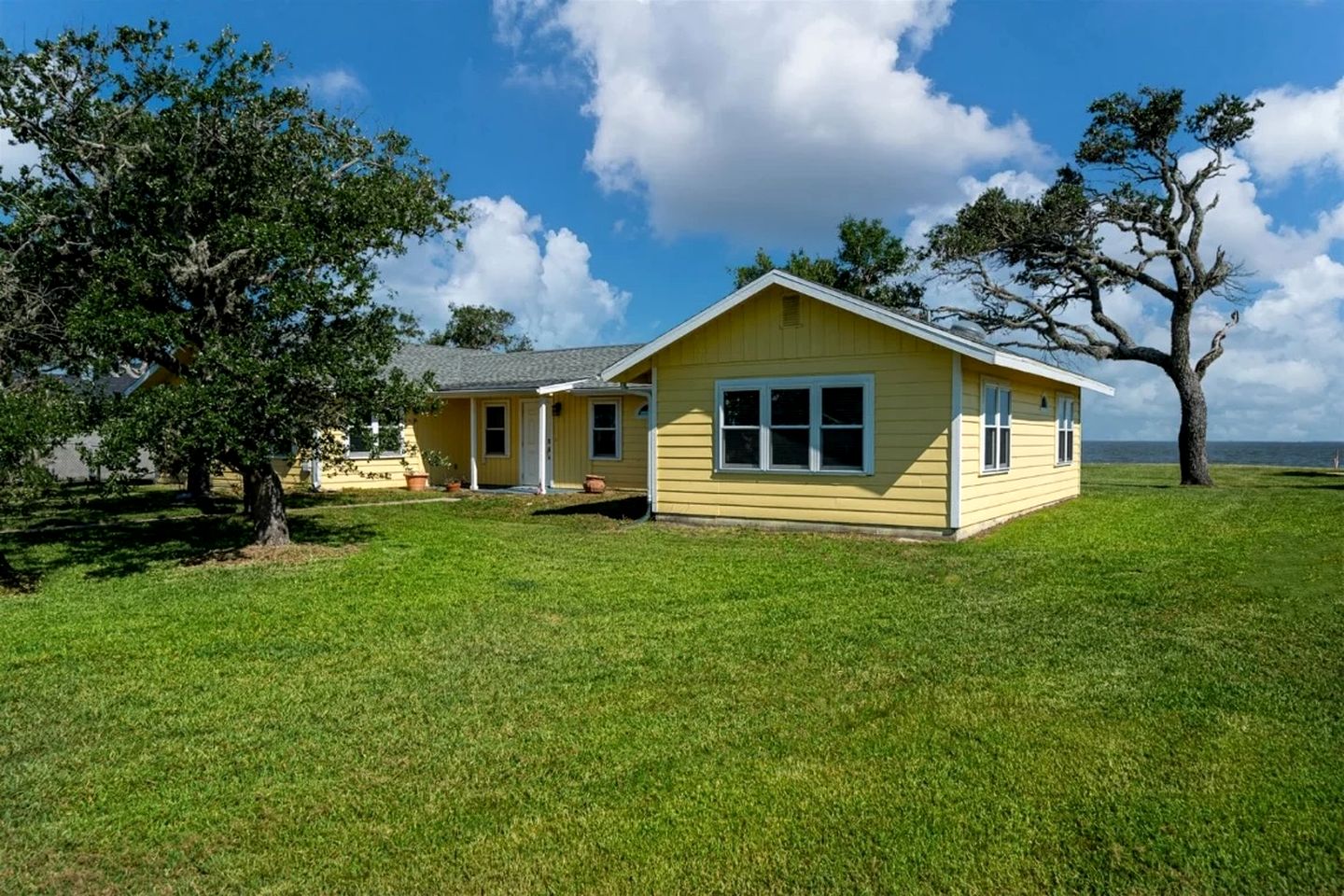 Scenic Bayfront Vacation Home with Private Fishing Pier near Fulton in Rockport, Texas