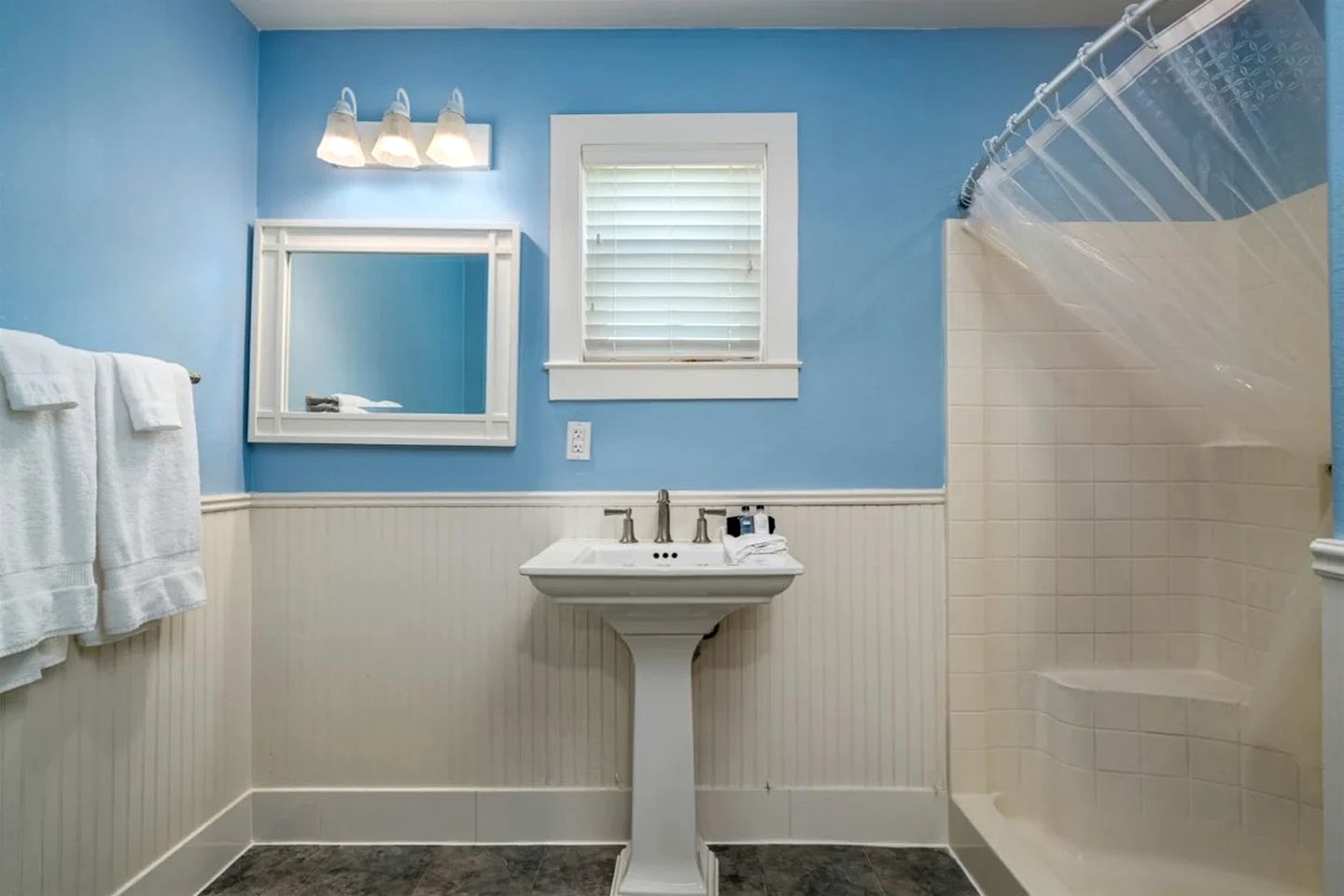 Scenic Bayfront Vacation Home with Private Fishing Pier near Fulton in Rockport, Texas