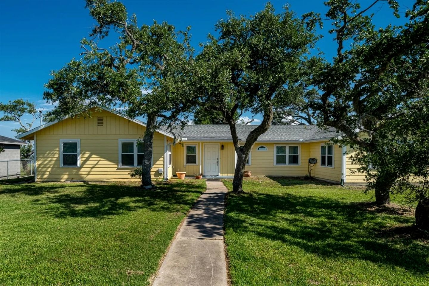 Scenic Bayfront Vacation Home with Private Fishing Pier near Fulton in Rockport, Texas