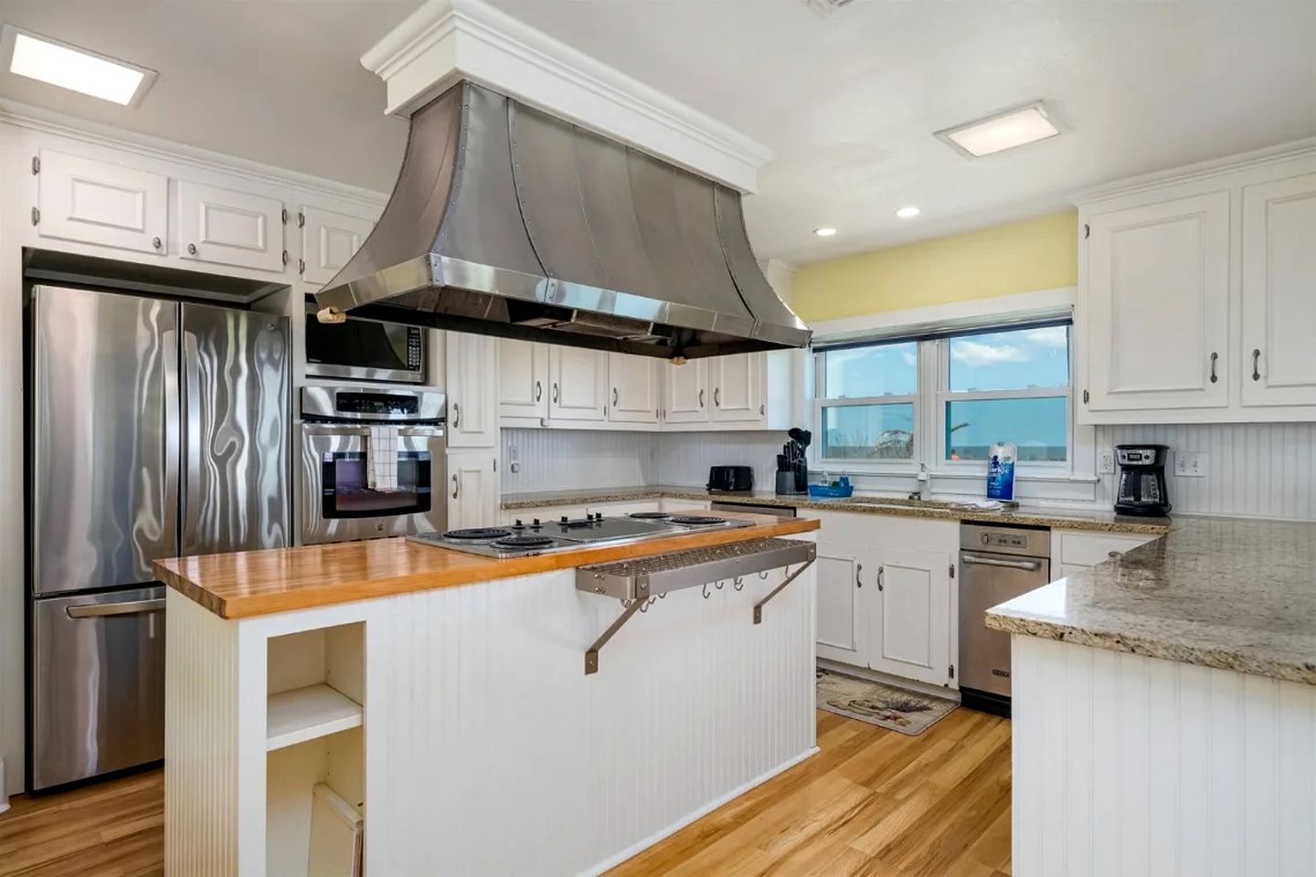 Scenic Bayfront Vacation Home with Private Fishing Pier near Fulton in Rockport, Texas