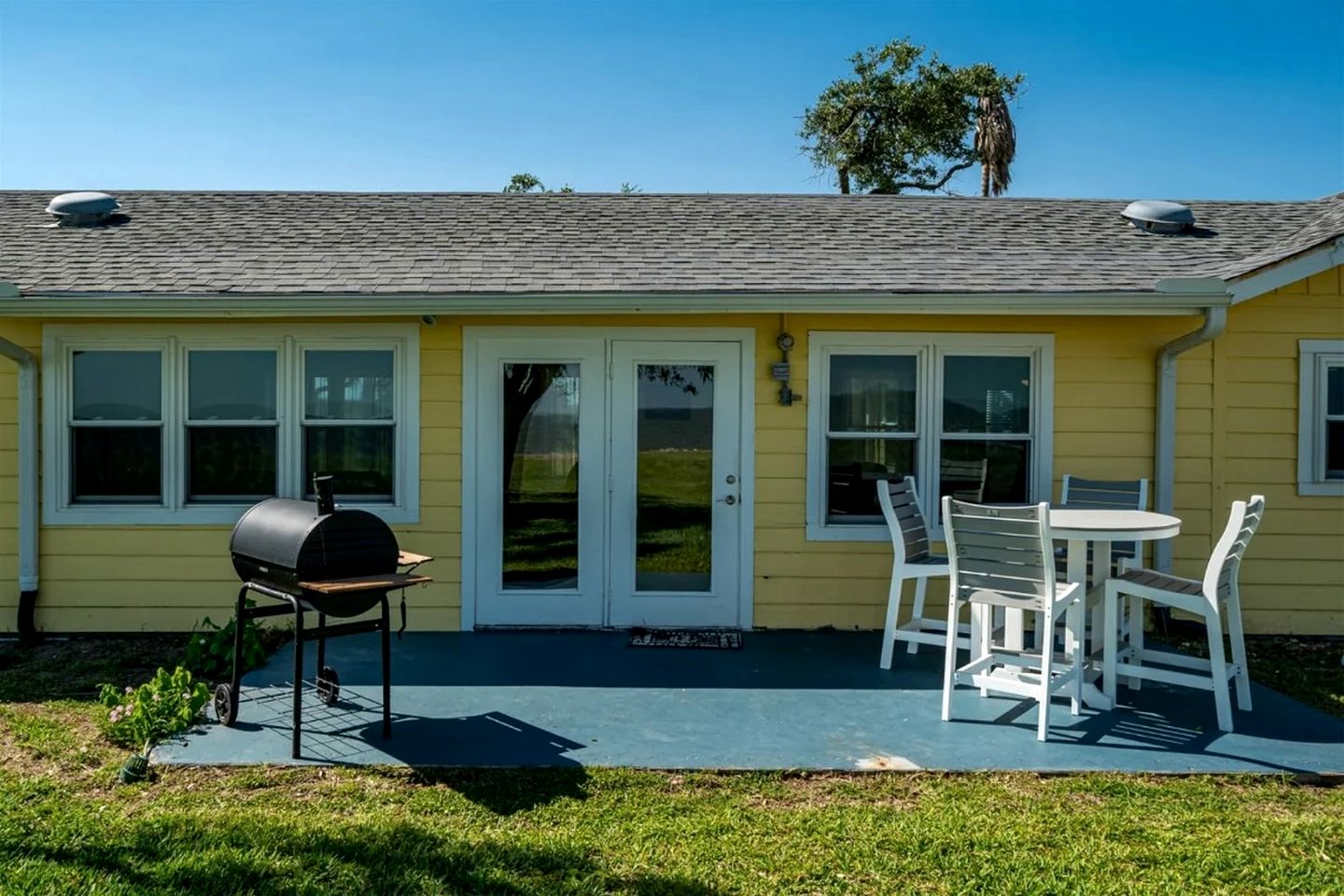 Scenic Bayfront Vacation Home with Private Fishing Pier near Fulton in Rockport, Texas
