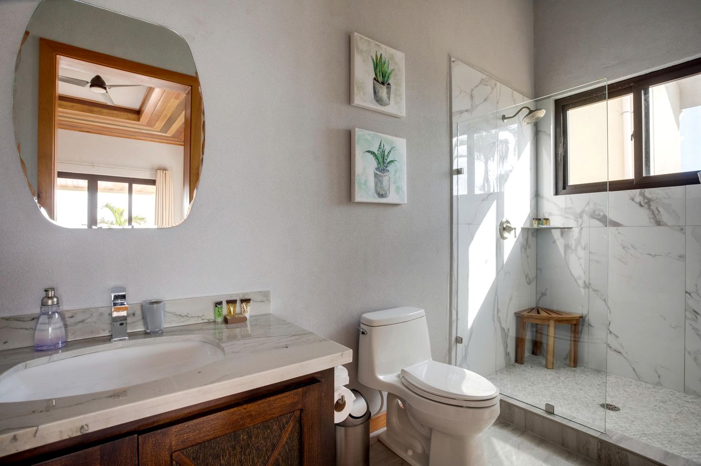 Awesome Beach House with Swimming Pool and Fantastic Vistas in Belize City, Belize District