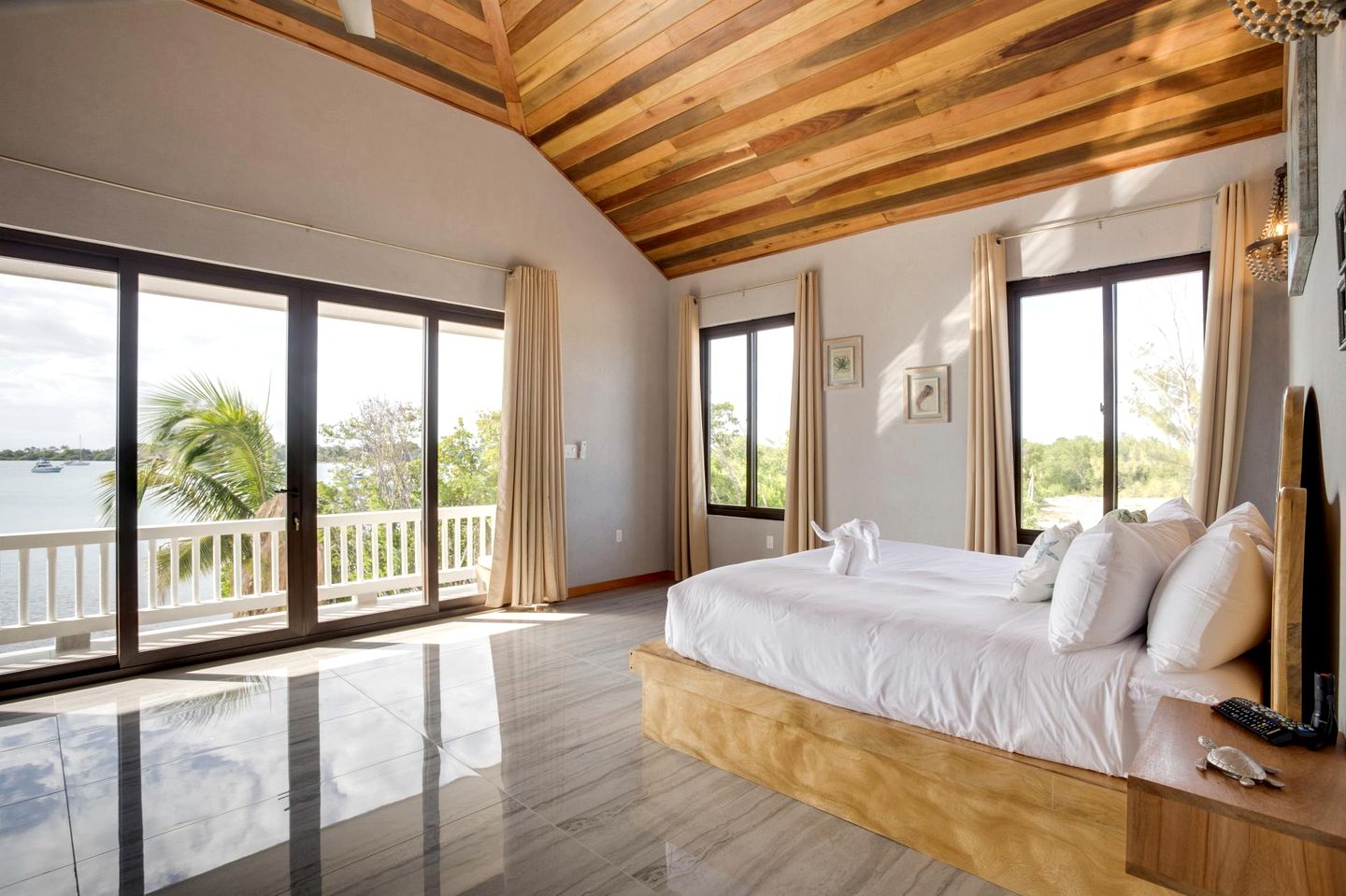 Awesome Beach House with Swimming Pool and Fantastic Vistas in Belize City, Belize District