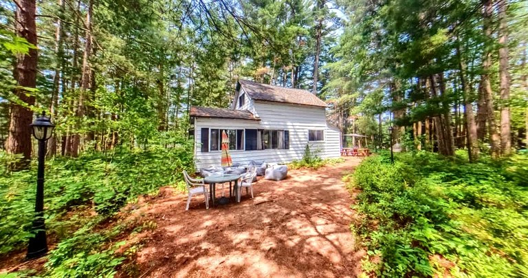 Cozy Spacious Cottage on Private Island for an Unforgettable Family Adventure on Brantingham Lake, New York