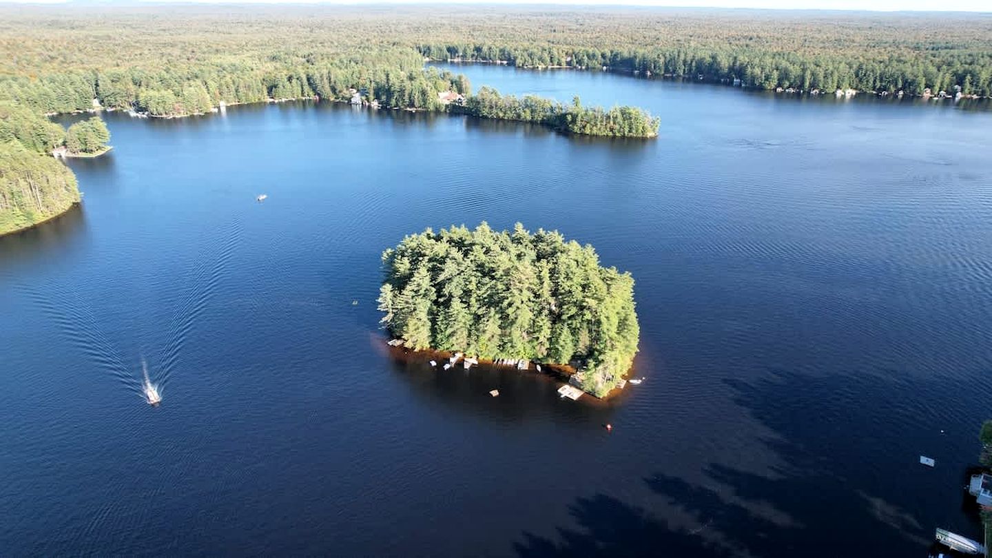 Cozy Spacious Cottage on Private Island for an Unforgettable Family Adventure on Brantingham Lake, New York