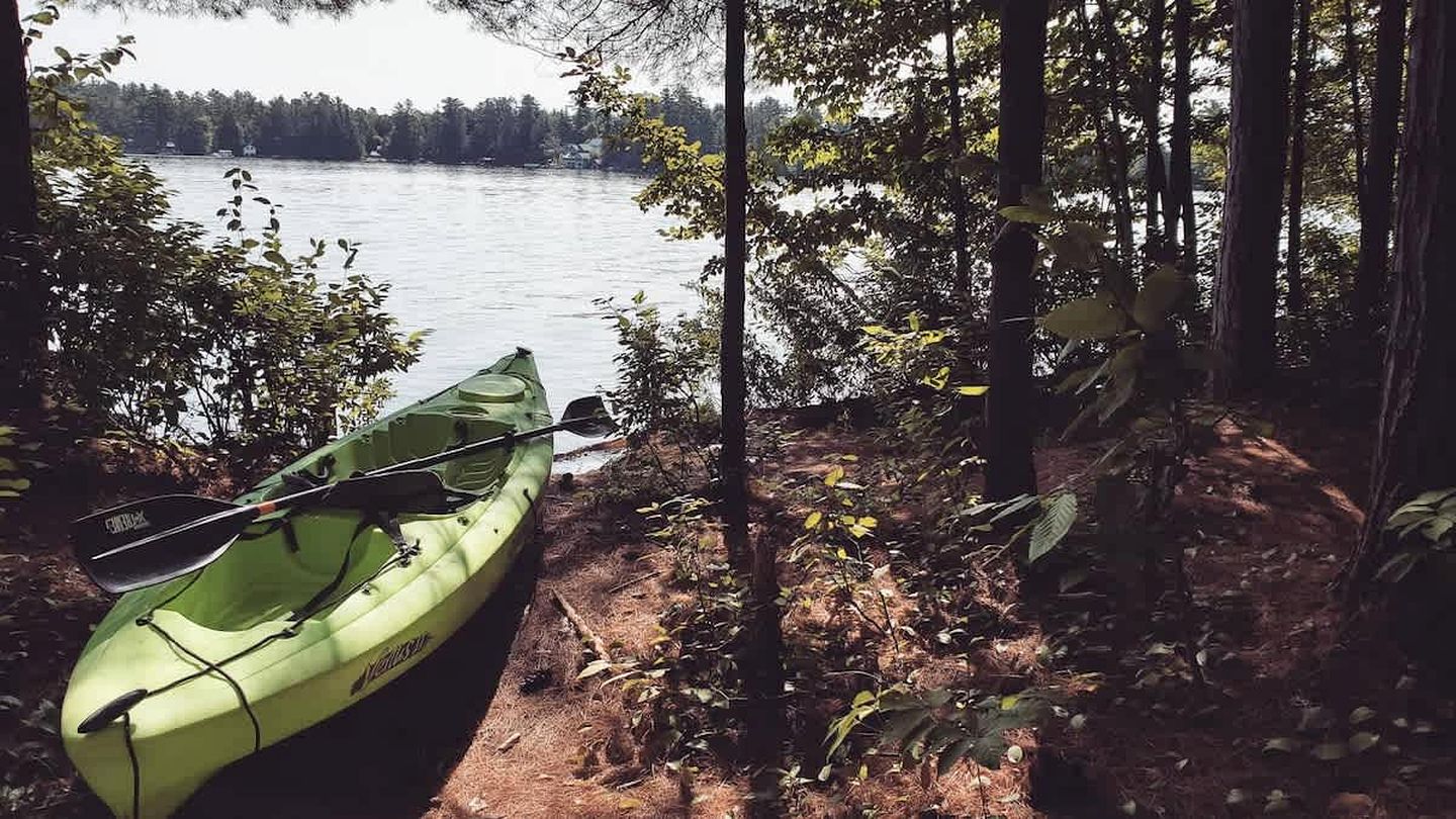 Cozy Spacious Cottage on Private Island for an Unforgettable Family Adventure on Brantingham Lake, New York