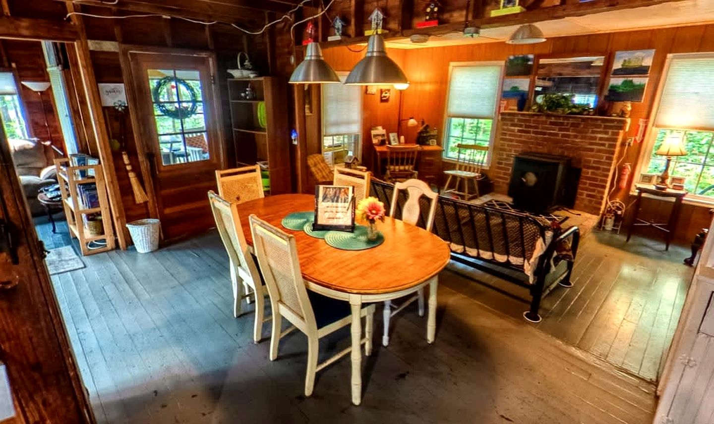 Cozy Spacious Cottage on Private Island for an Unforgettable Family Adventure on Brantingham Lake, New York