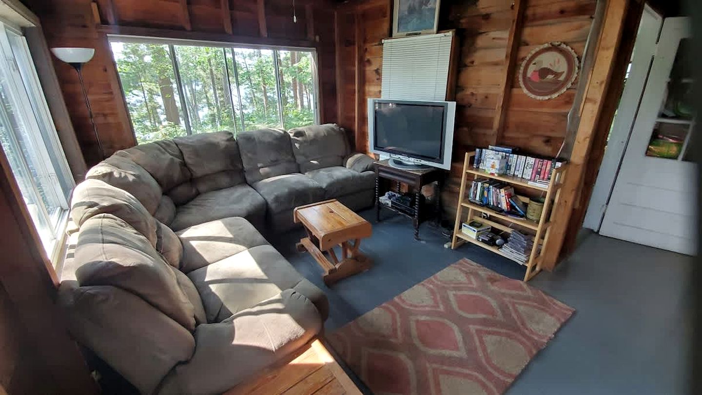 Cozy Spacious Cottage on Private Island for an Unforgettable Family Adventure on Brantingham Lake, New York