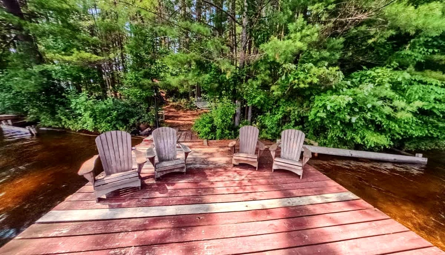 Cozy Spacious Cottage on Private Island for an Unforgettable Family Adventure on Brantingham Lake, New York