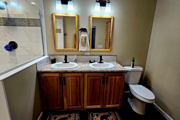 Cabins (United States of America, Greenville, Maine)