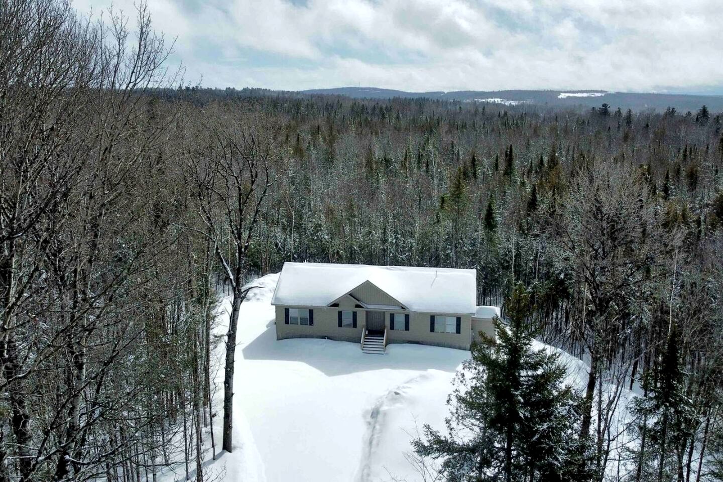 Isolated Cabin with Fire Pit  Ideal for Nature Lovers in Maine