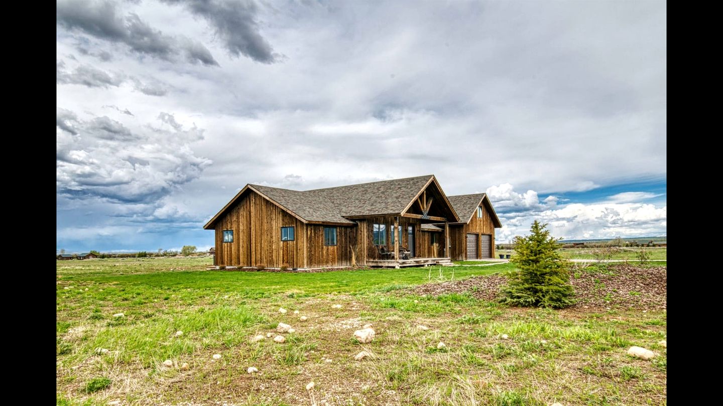 Isolated Cabin with Hot-Tub and Foosball Table in Idaho