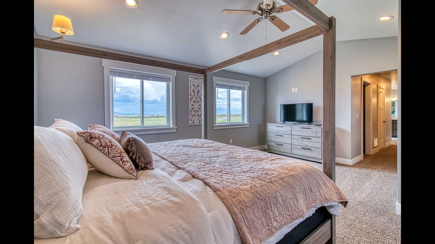 Isolated Cabin with Hot-Tub and Foosball Table in Idaho