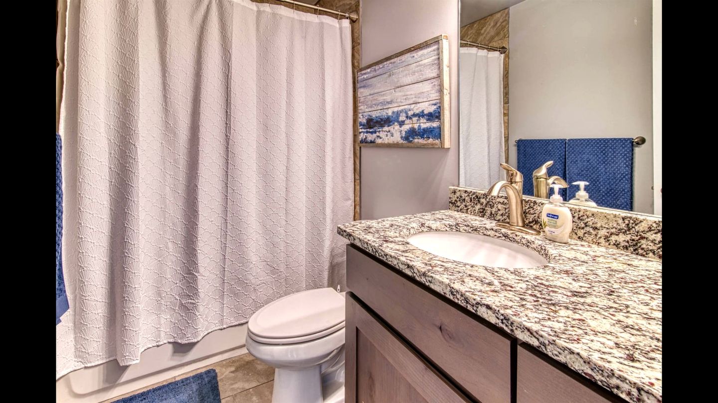 Isolated Cabin with Hot-Tub and Foosball Table in Idaho