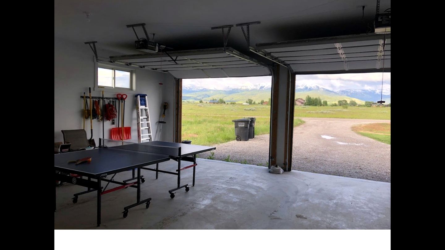 Isolated Cabin with Hot-Tub and Foosball Table in Idaho