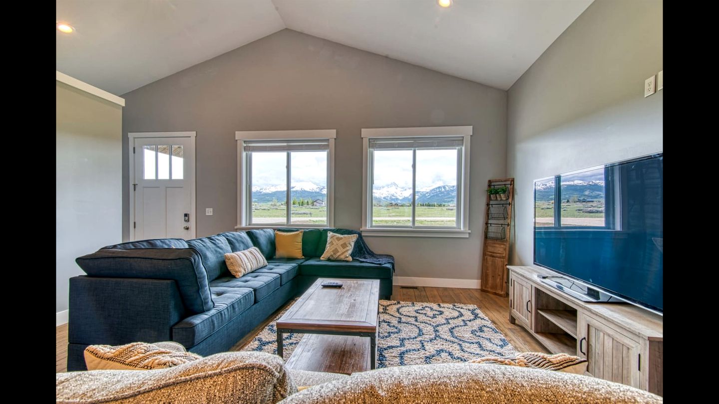 Isolated Cabin with Hot-Tub and Foosball Table in Idaho