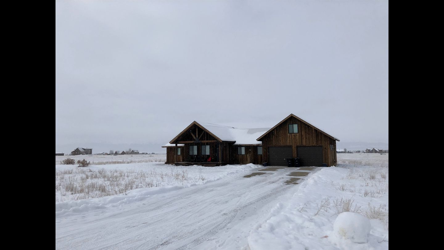 Isolated Cabin with Hot-Tub and Foosball Table in Idaho