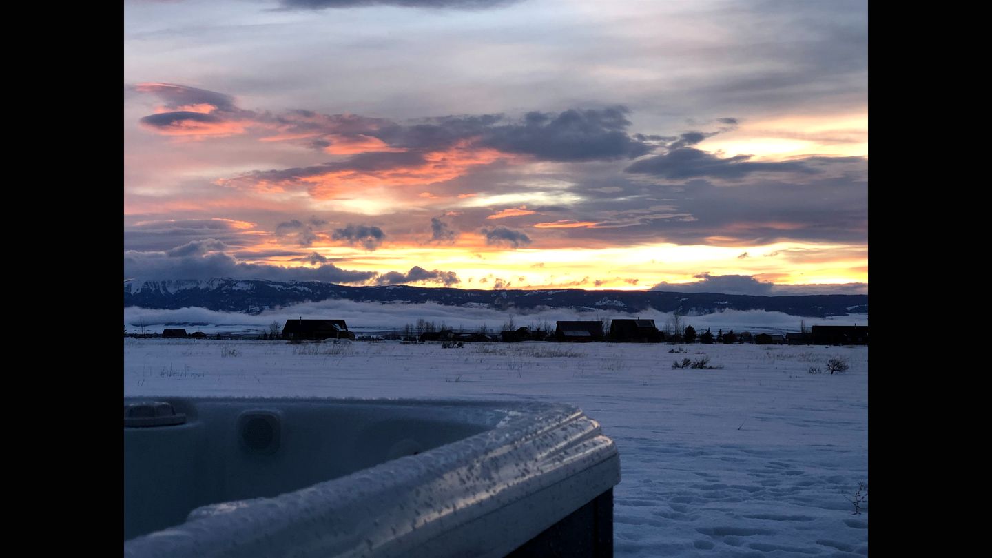 Isolated Cabin with Hot-Tub and Foosball Table in Idaho