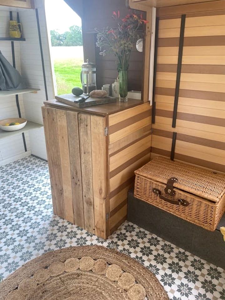 Peaceful Countryside Caravan Escape with Outdoor Living in England, United Kingdom