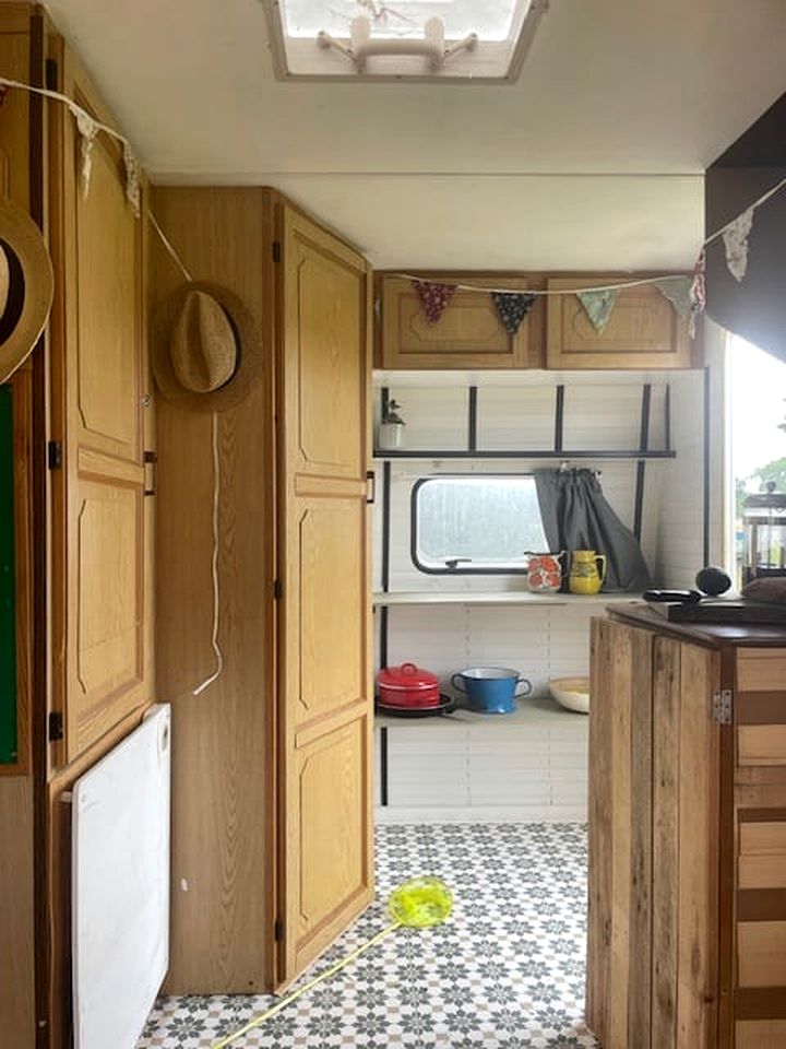 Peaceful Countryside Caravan Escape with Outdoor Living in England, United Kingdom