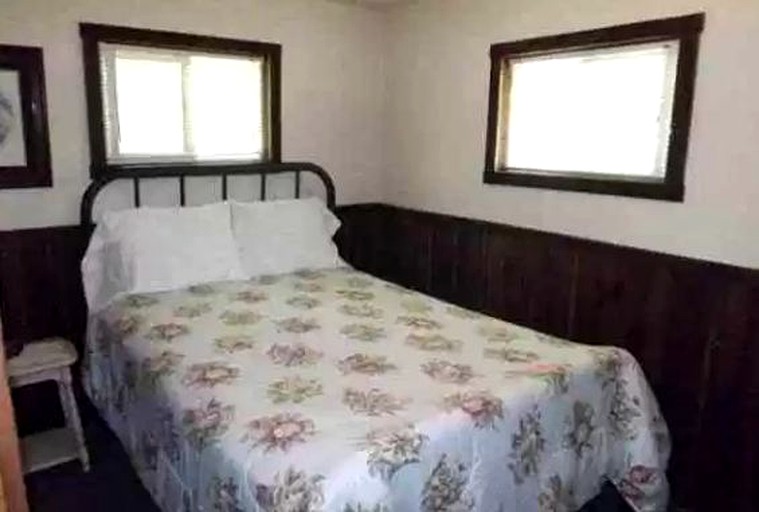 Cabins (Minocqua, Wisconsin, United States)