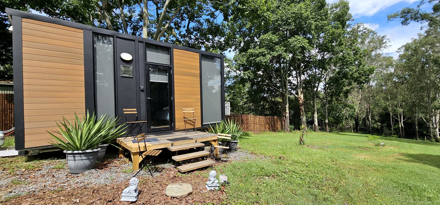 Lovely Tiny House with Beautiful Landscape Views in Samford Valley, Queensland