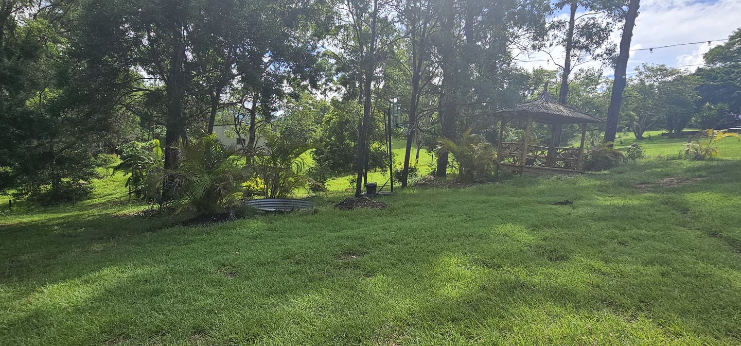 Lovely Tiny House with Beautiful Landscape Views in Samford Valley, Queensland