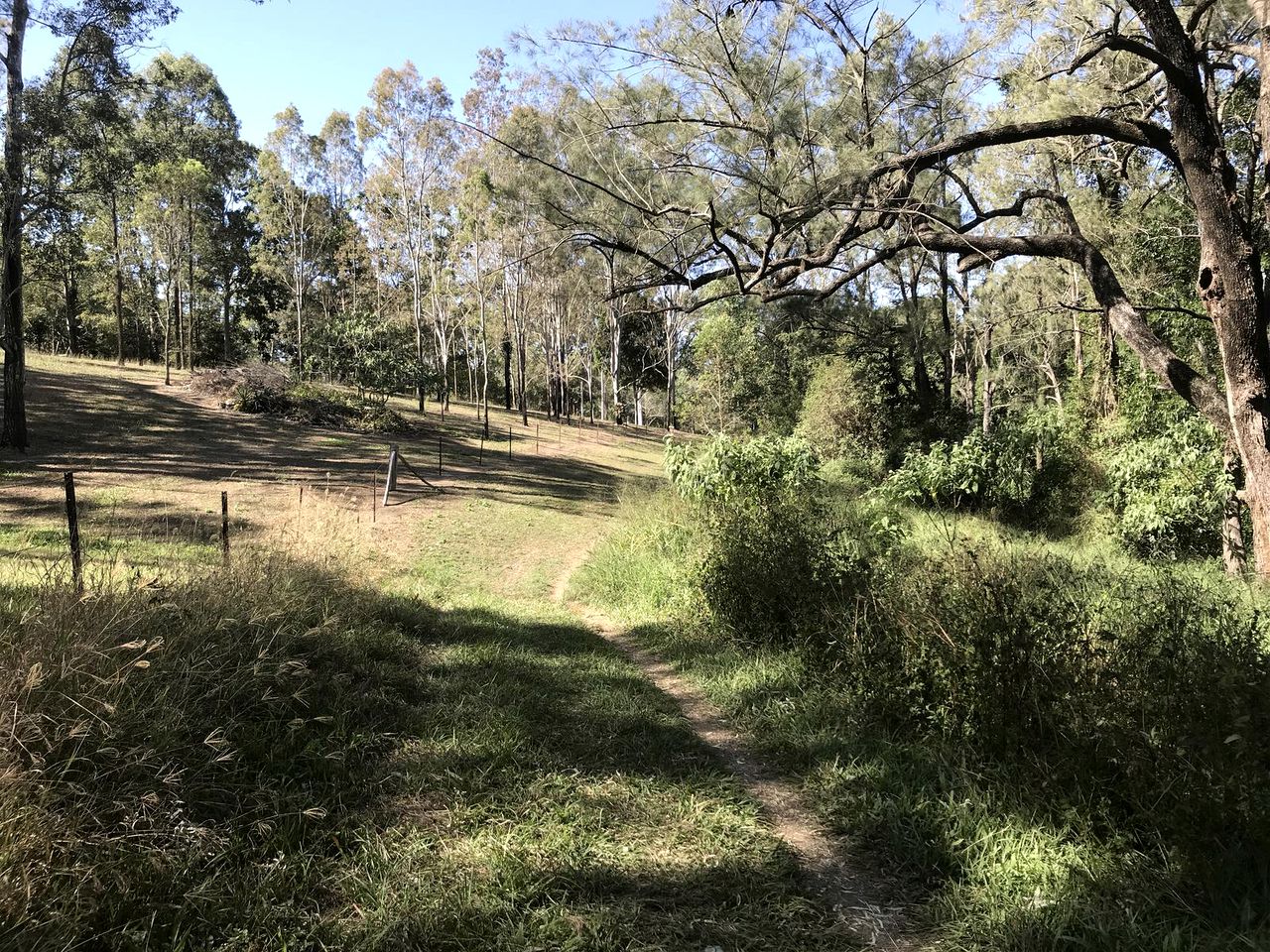 Lovely Tiny House with Beautiful Landscape Views in Samford Valley, Queensland