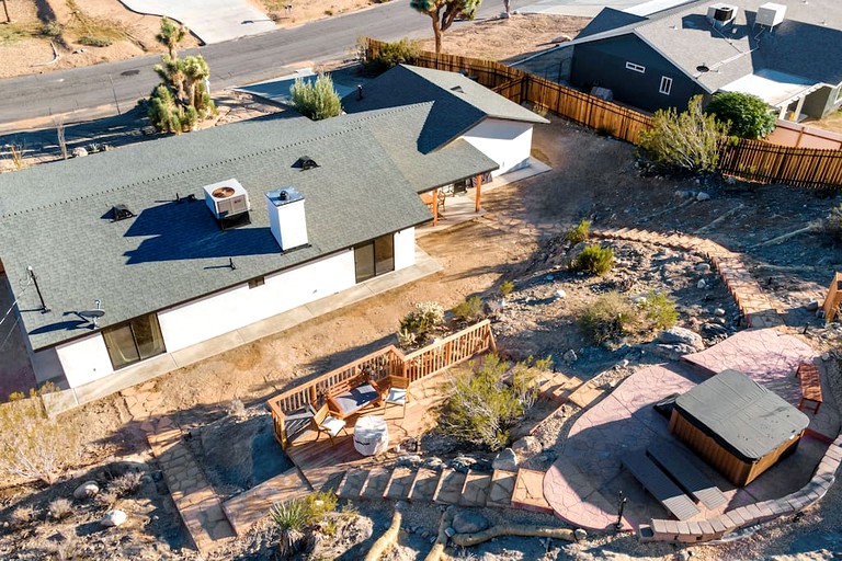 RU Jackrabbit Inn The Nocturnal Experience Spa, Vacation Rentals