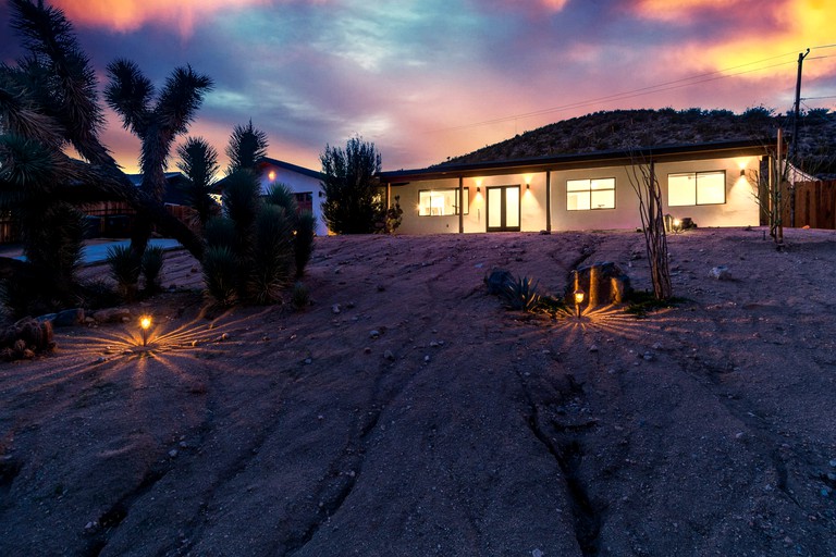 RU Jackrabbit Inn The Nocturnal Experience Spa, Vacation Rentals