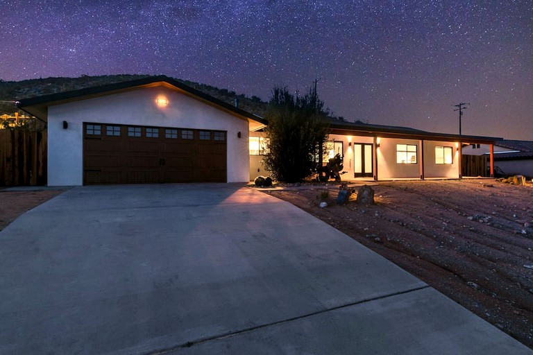 RU Jackrabbit Inn The Nocturnal Experience Spa, Vacation Rentals