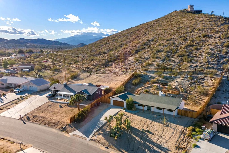 RU Jackrabbit Inn The Nocturnal Experience Spa, Vacation Rentals