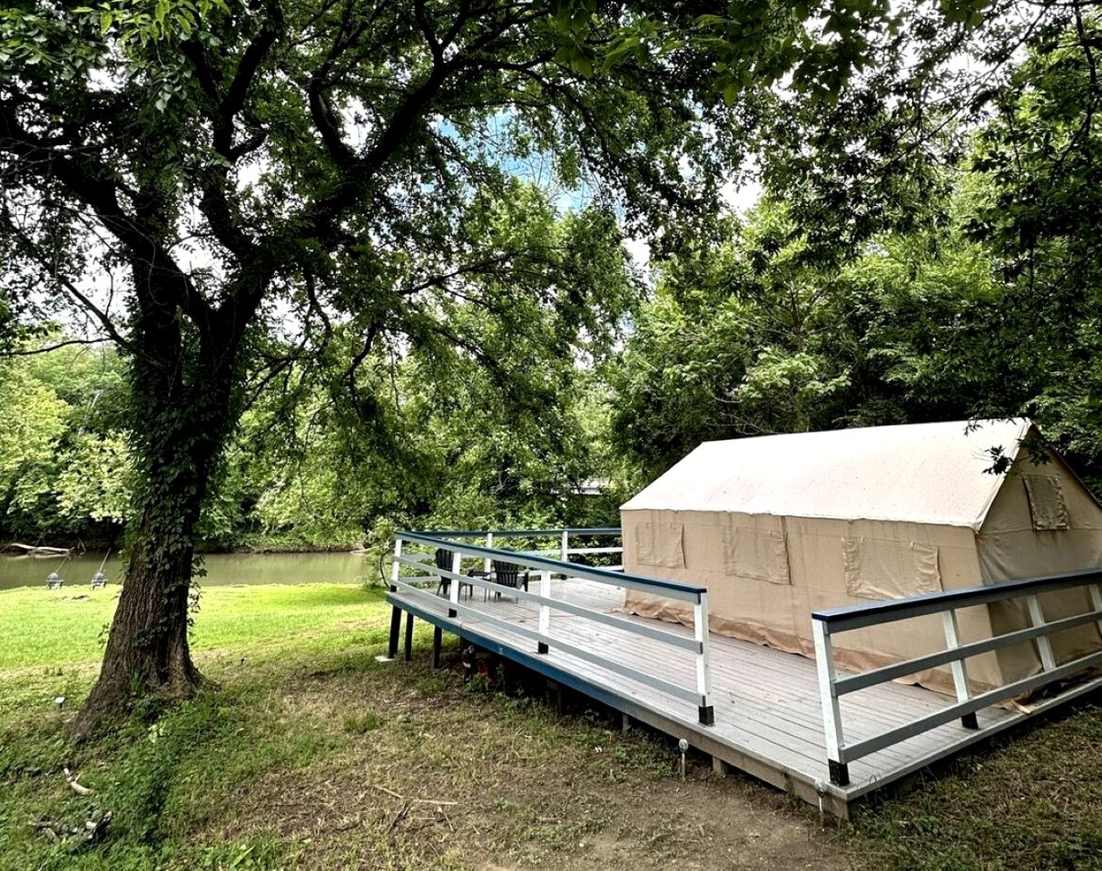 Incredible Safari Tent with Fire Pit in Murfreesboro, Arkansas