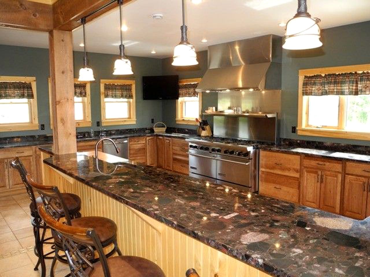 Impressive Cabin Rental for Large Groups in Au Sable Forks, New York