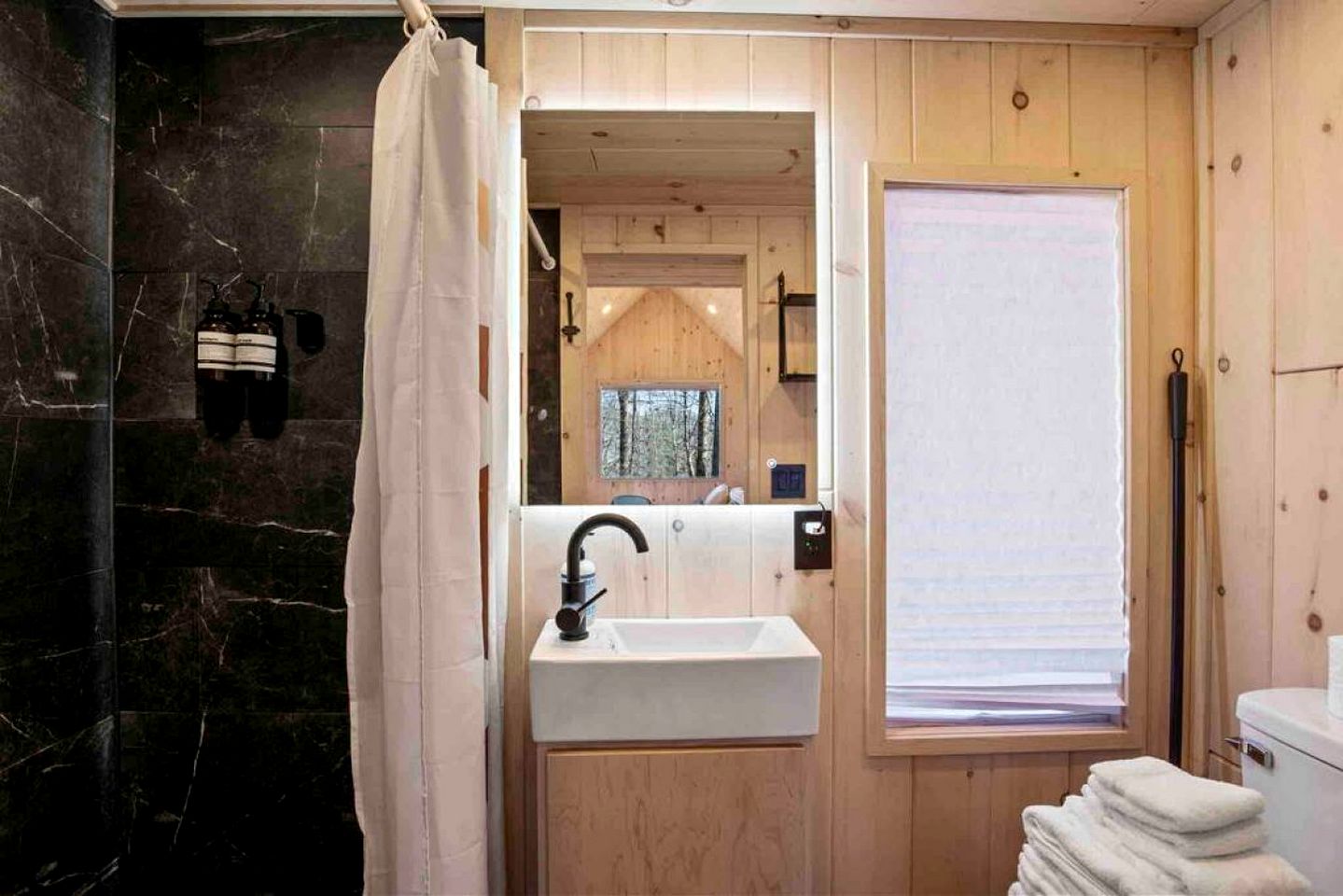 Incredible Tiny House with Fire Pit in Swannanoa, North Carolina