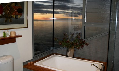 Award-Winning, Unique Clifftop Rental near Devonport, Tasmania