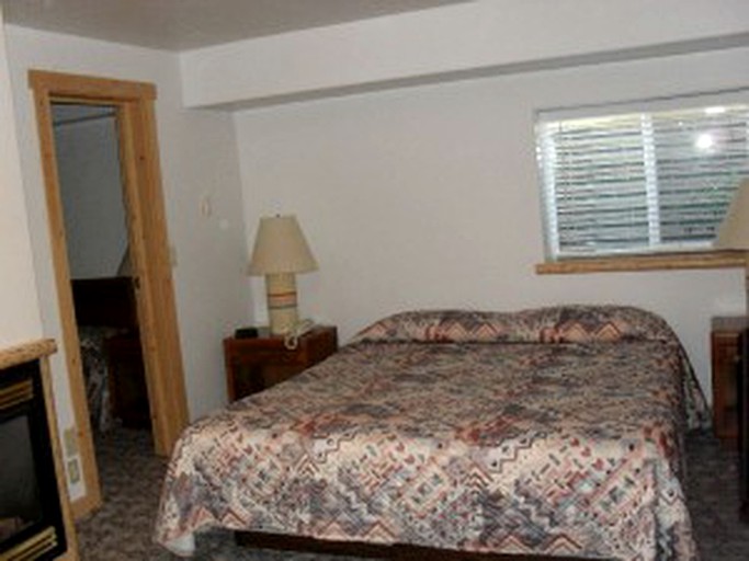 Cabins (Island Park, Idaho, United States)