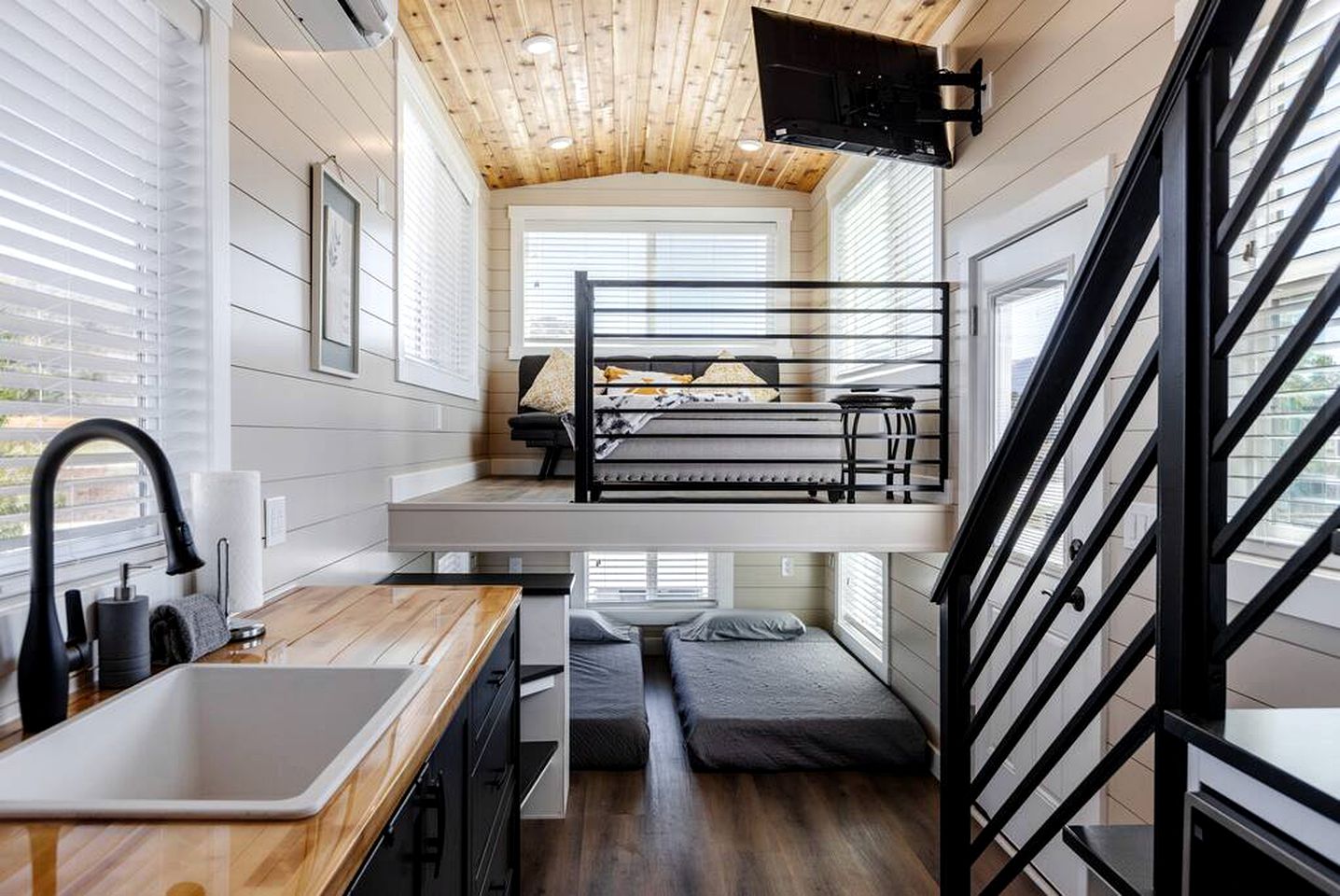 Scenic Retreat: Tiny House with Hot Tub in the Countryside Near Zion National Park, Utah