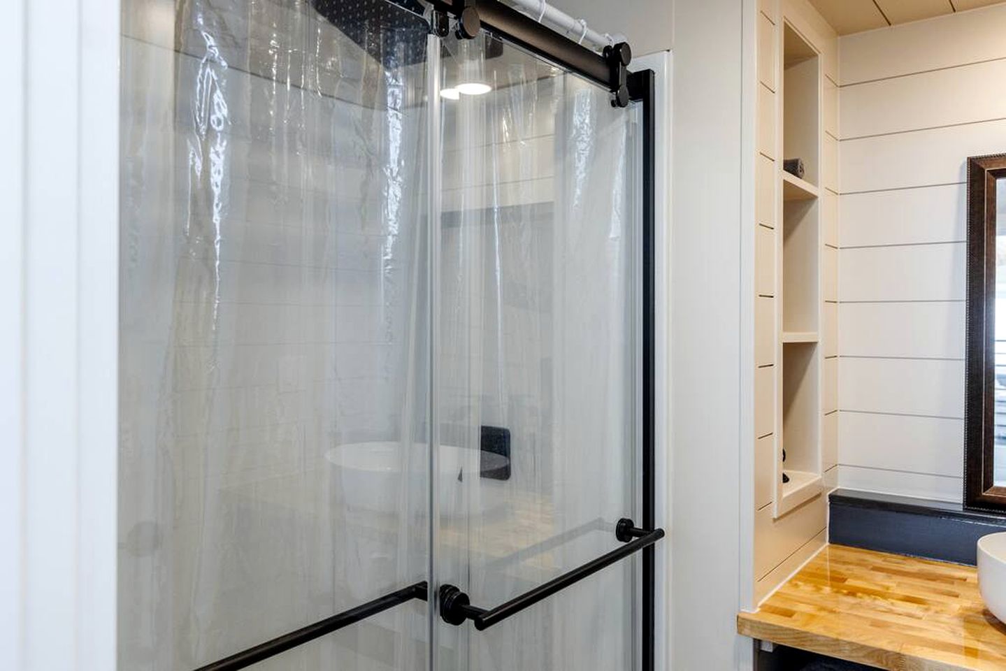 Scenic Retreat: Tiny House with Hot Tub in the Countryside Near Zion National Park, Utah