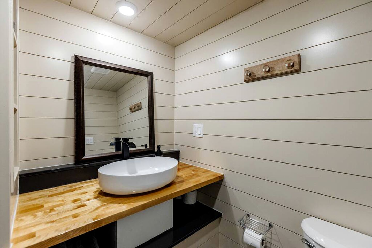 Scenic Retreat: Tiny House with Hot Tub in the Countryside Near Zion National Park, Utah