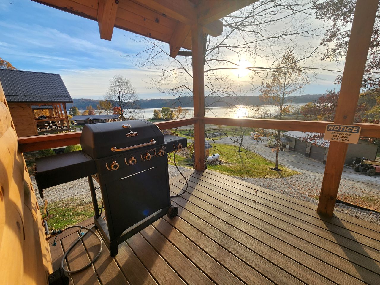 Modern Spacious Cabin near Tappan Lake with Jacuzzi and Panoramic Views in Ohio