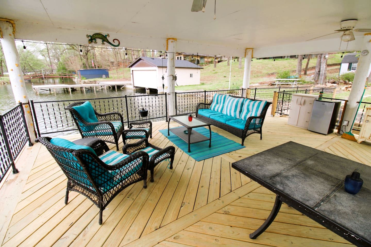 Modern Lake House near Hot Springs National Park in Arkansas, Complete with Private Dock and Woodburning Stove