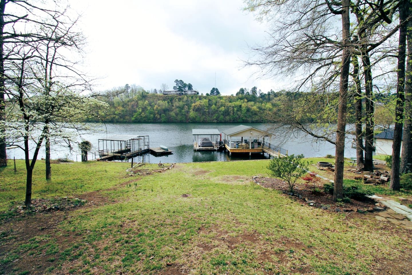 Modern Lake House near Hot Springs National Park in Arkansas, Complete with Private Dock and Woodburning Stove