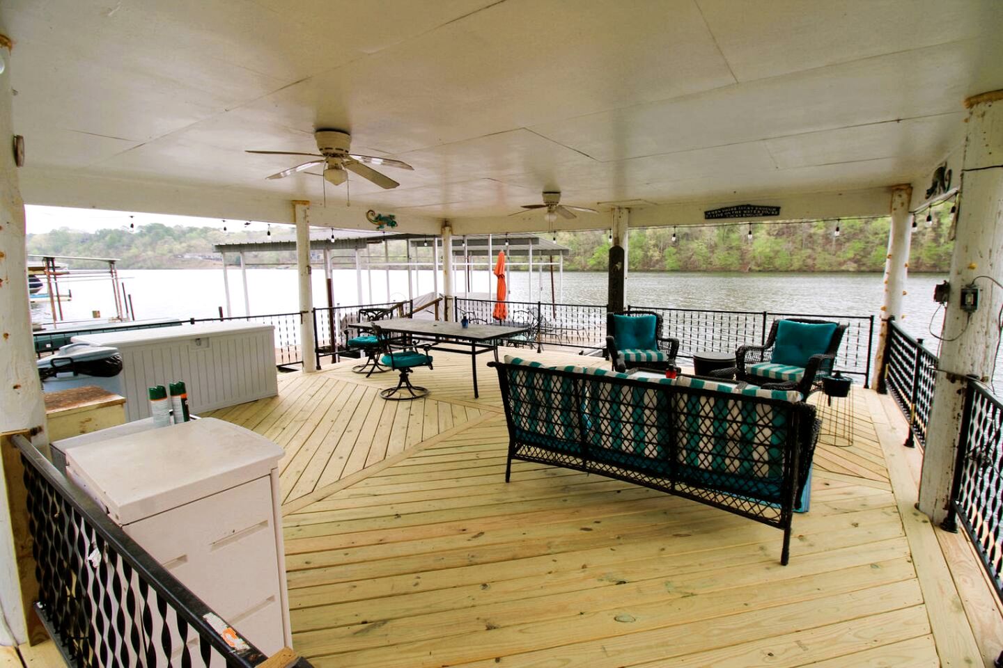 Modern Lake House near Hot Springs National Park in Arkansas, Complete with Private Dock and Woodburning Stove